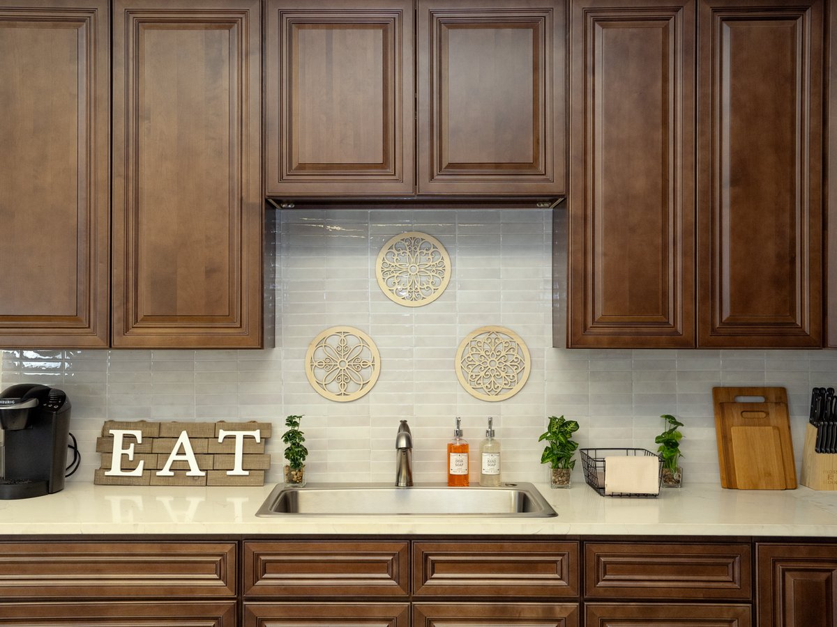 Dark Caramel kitchen cabinets, photo 6