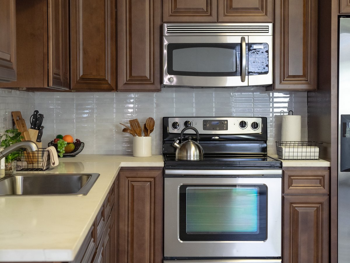 Dark Caramel kitchen cabinets, photo 10
