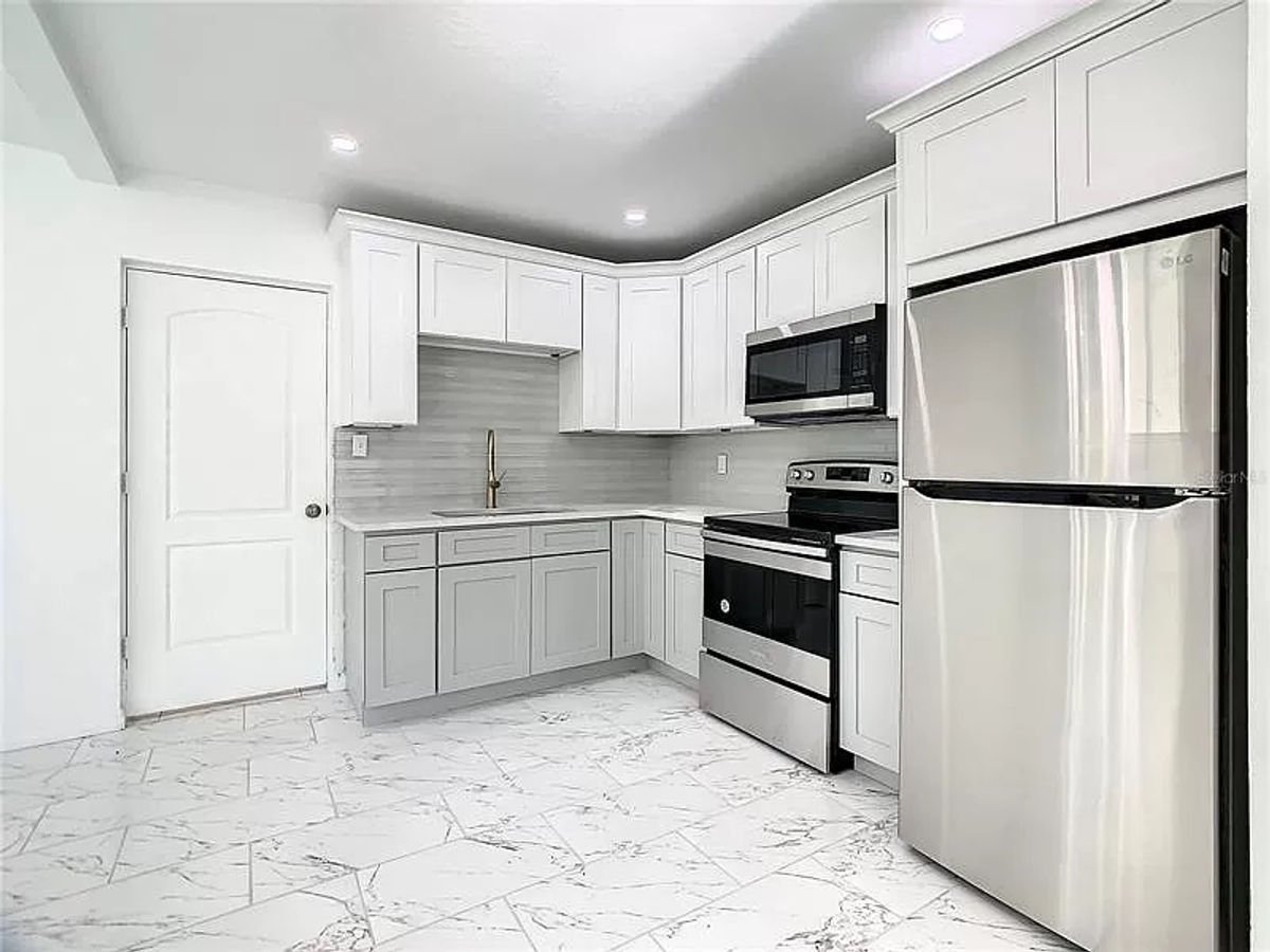 Dove Grey kitchen cabinets, photo 4