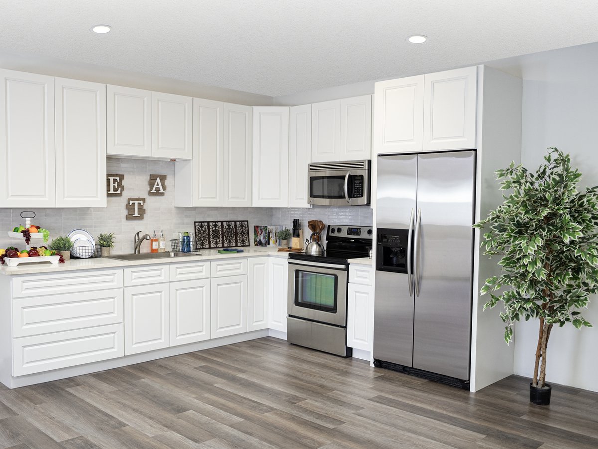 Glacier White kitchen cabinets, photo 3