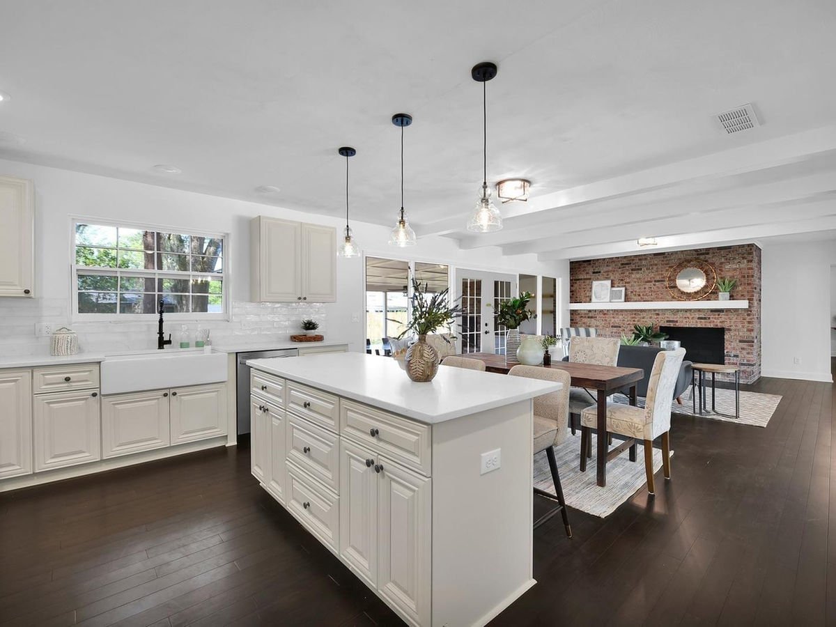 Pearl White kitchen cabinets, photo 11