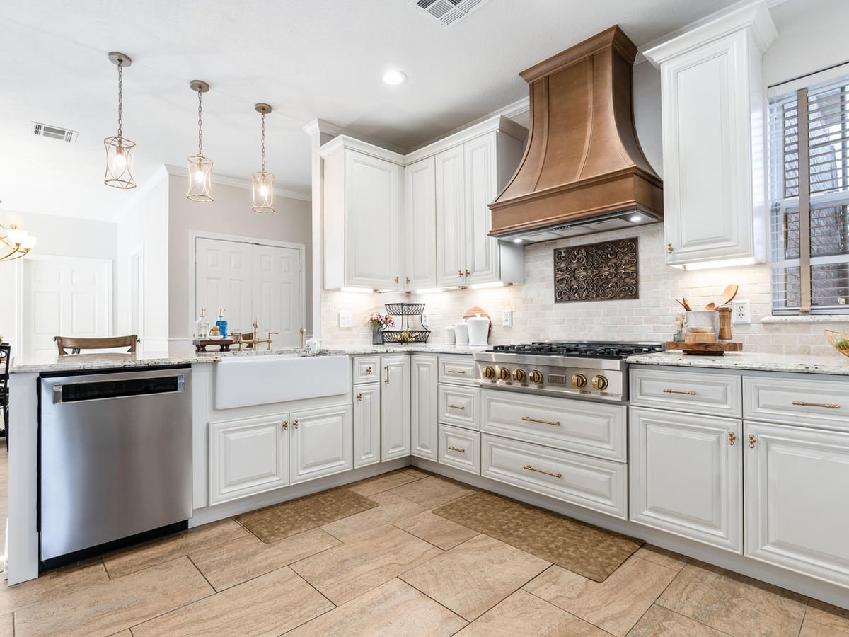 Pearl White kitchen cabinets, photo 12