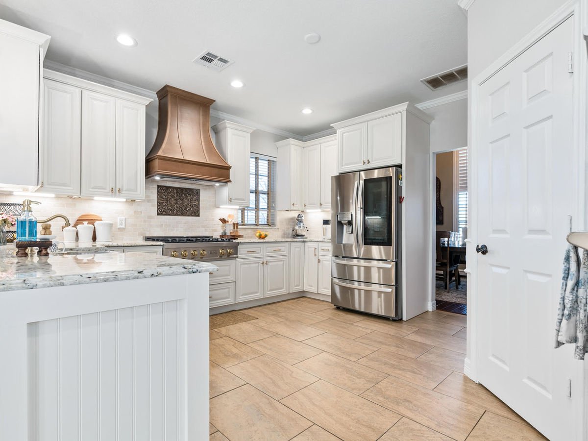 Pearl White kitchen cabinets, photo 15