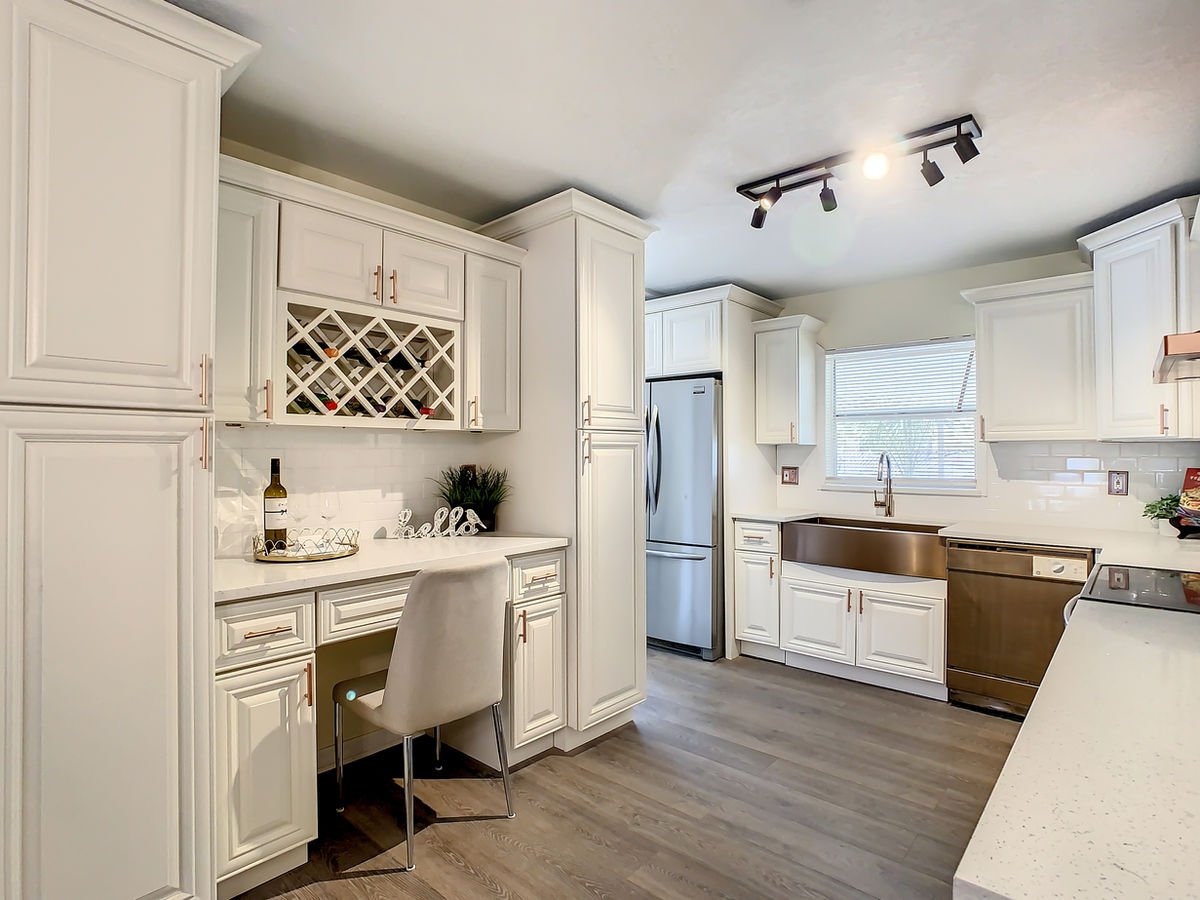 Pearl White kitchen cabinets, photo 17