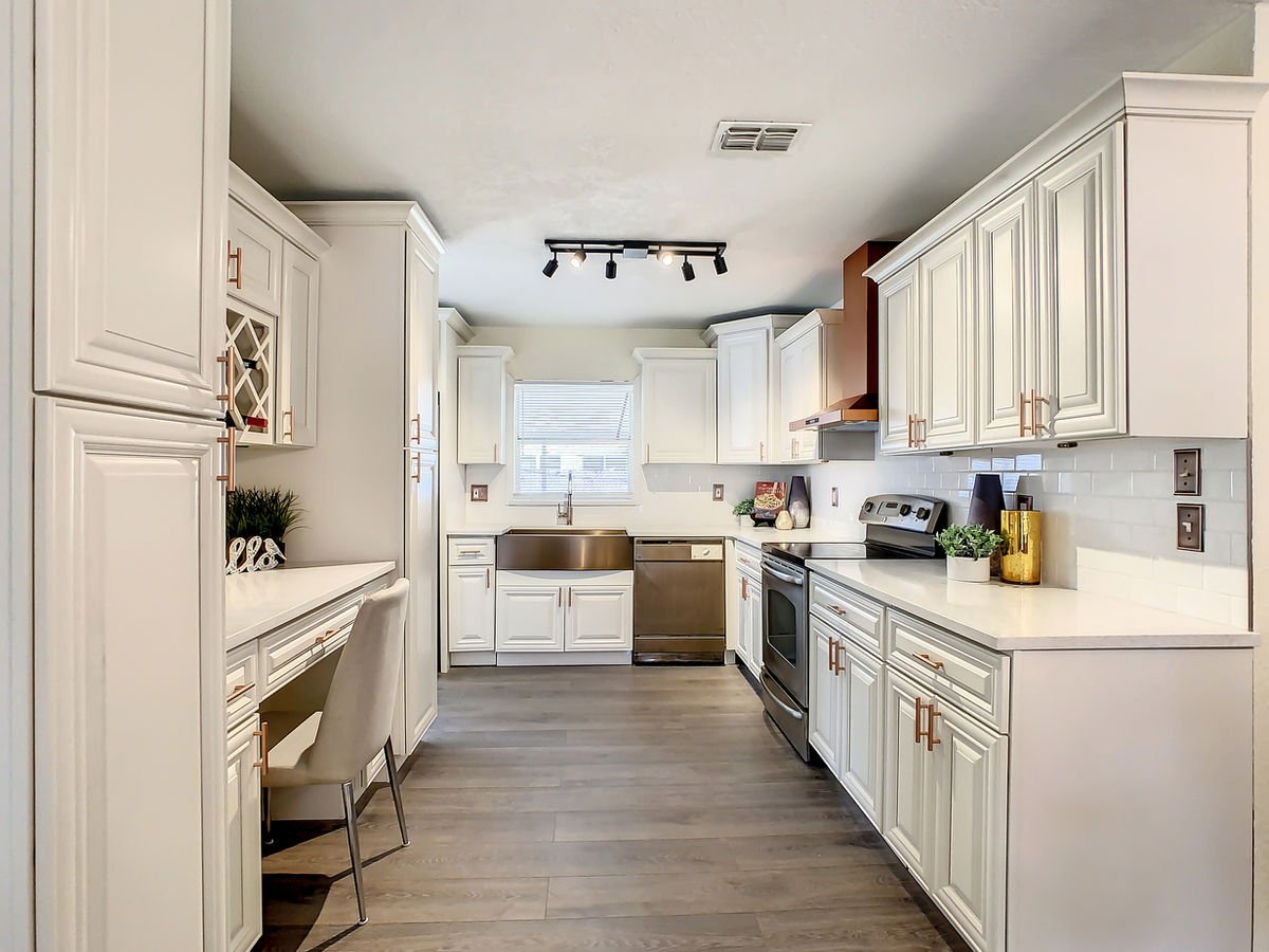 Pearl White kitchen cabinets, photo 18