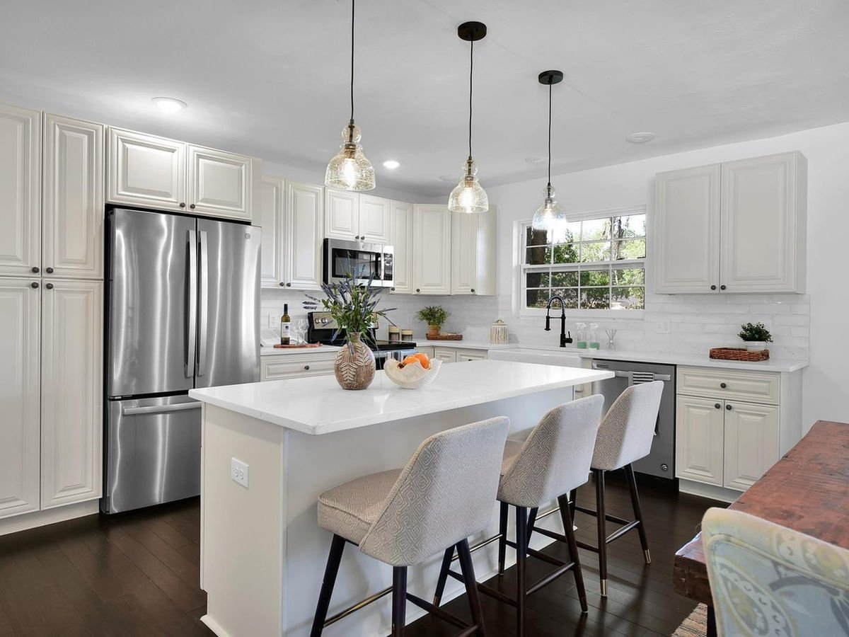 Pearl White kitchen cabinets, photo 21