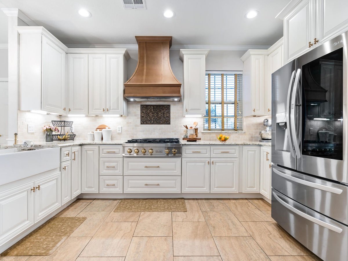 Pearl White kitchen cabinets, photo 23