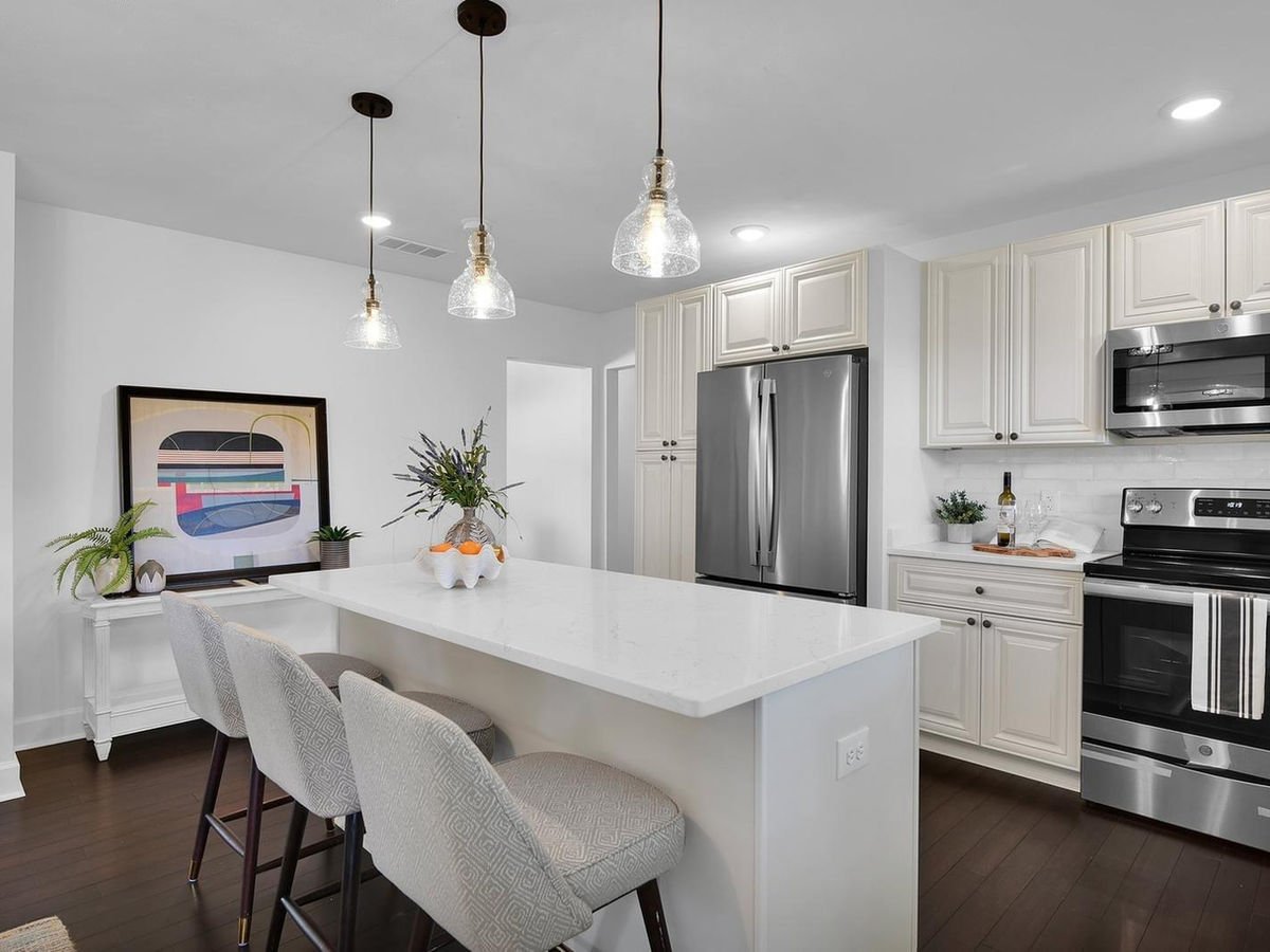 Pearl White kitchen cabinets, photo 25