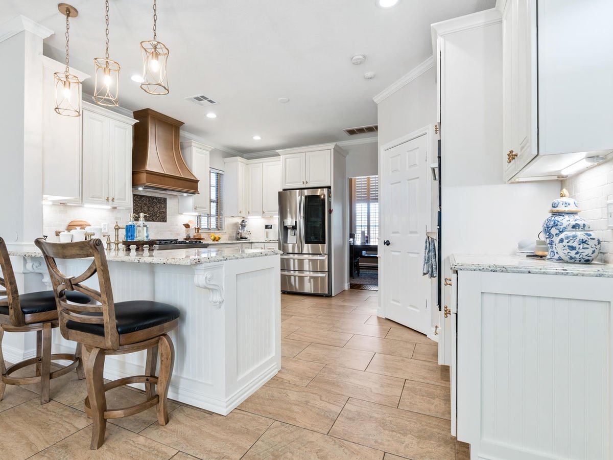 Pearl White kitchen cabinets, photo 6