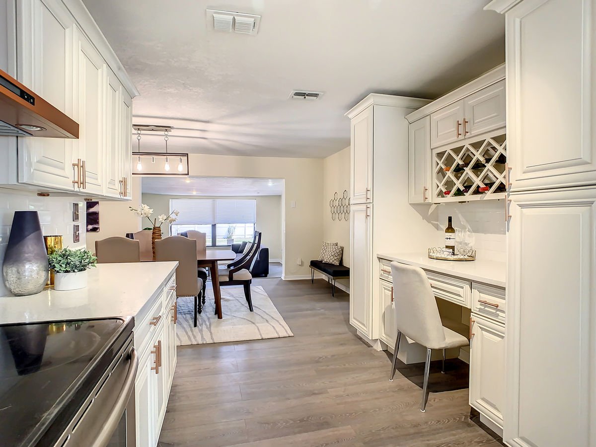 Pearl White kitchen cabinets, photo 8