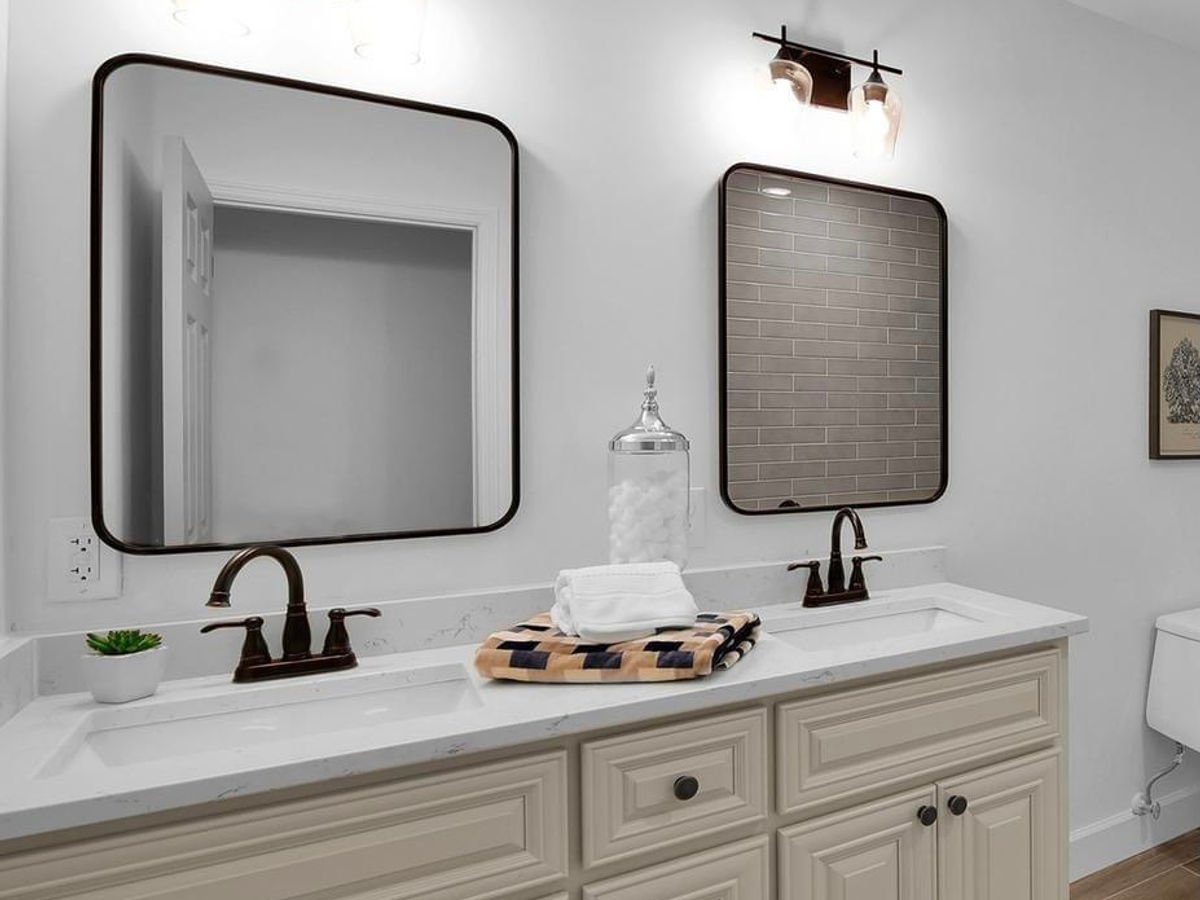 Pearl White kitchen cabinets, photo 9
