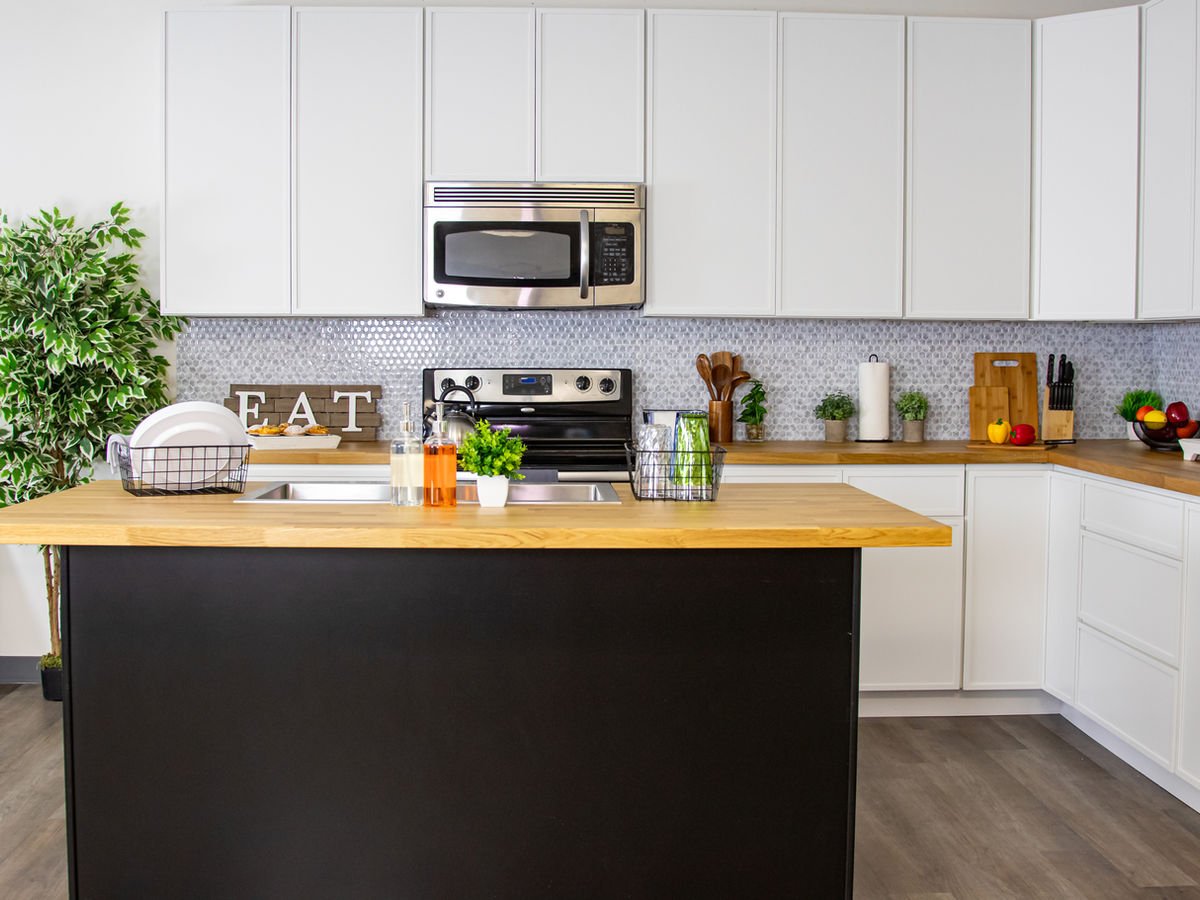Slim Shaker Alabaster kitchen cabinets, photo 3