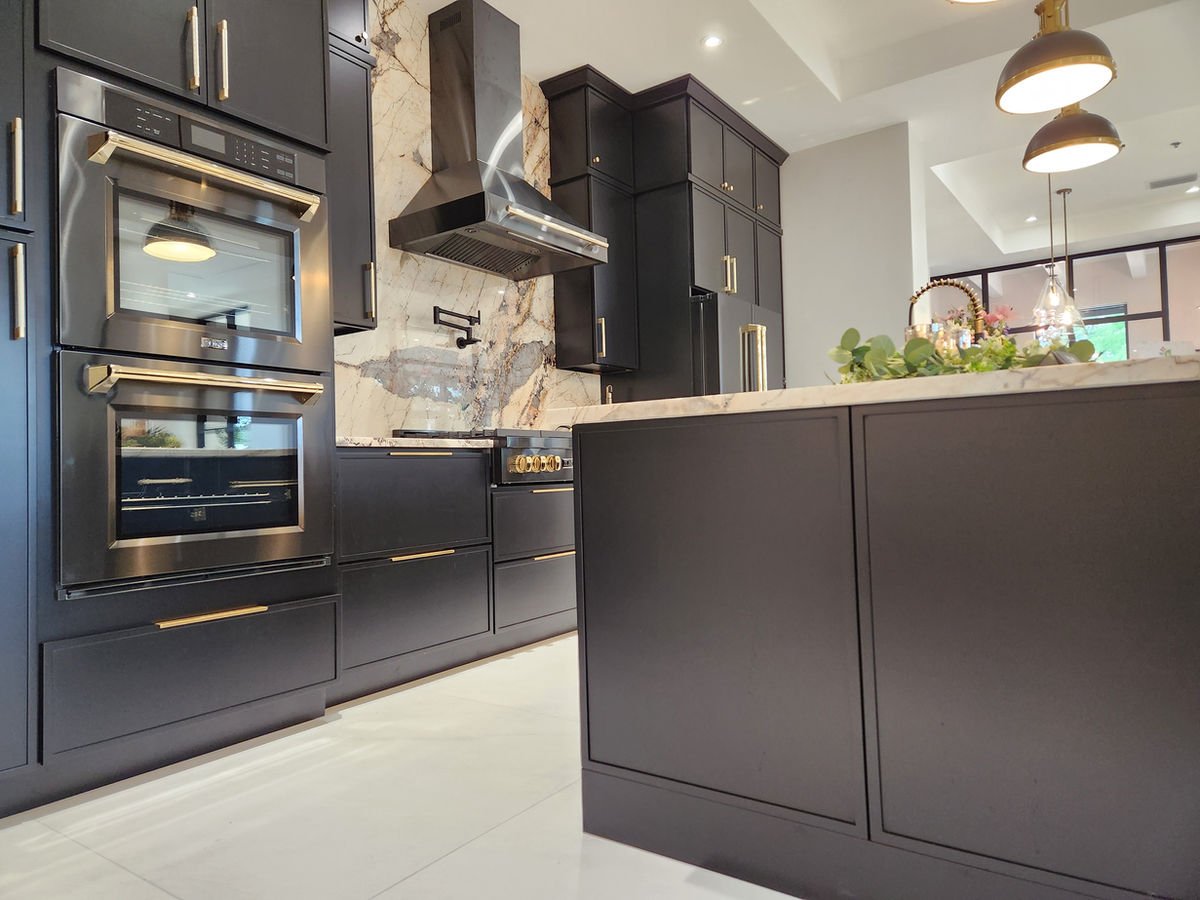 Slim Shaker Ebony kitchen cabinets, photo 5