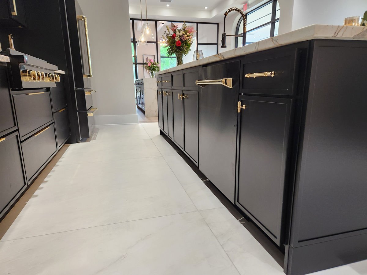 Slim Shaker Ebony kitchen cabinets, photo 6