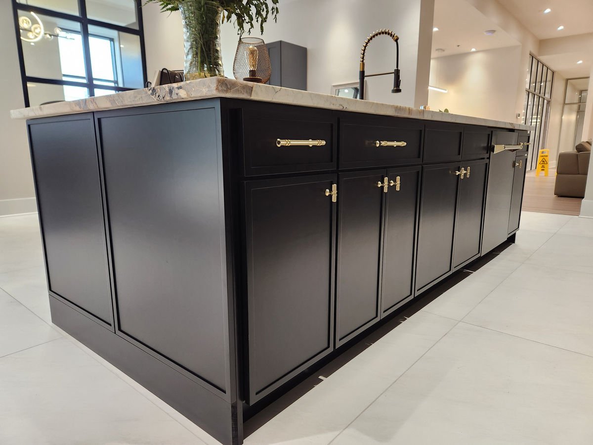 Slim Shaker Ebony kitchen cabinets, photo 8