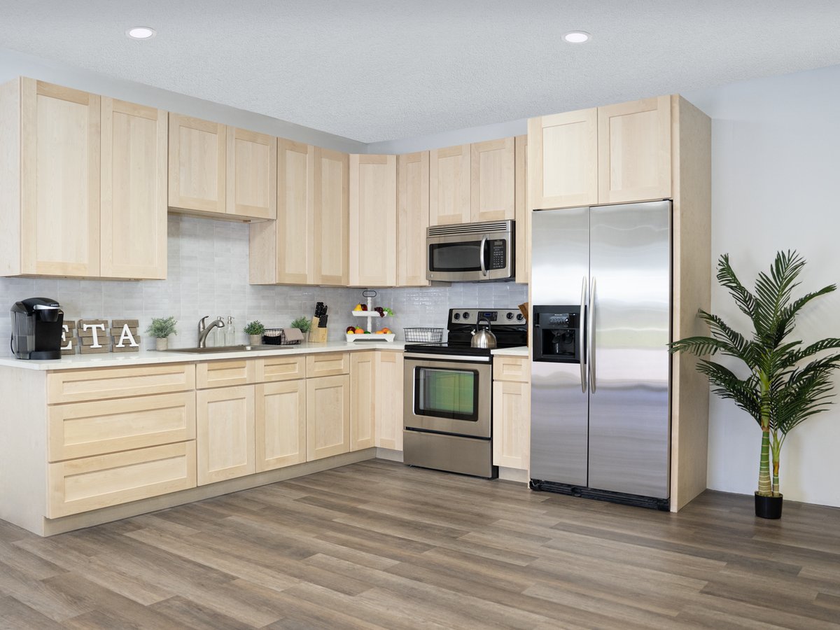 Versa Shaker kitchen cabinets, photo 20
