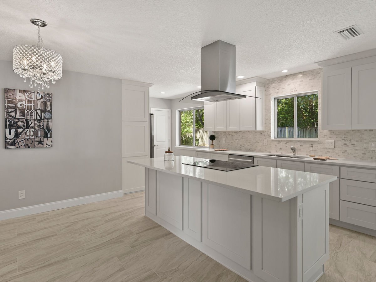 White Shaker kitchen cabinets, photo 14