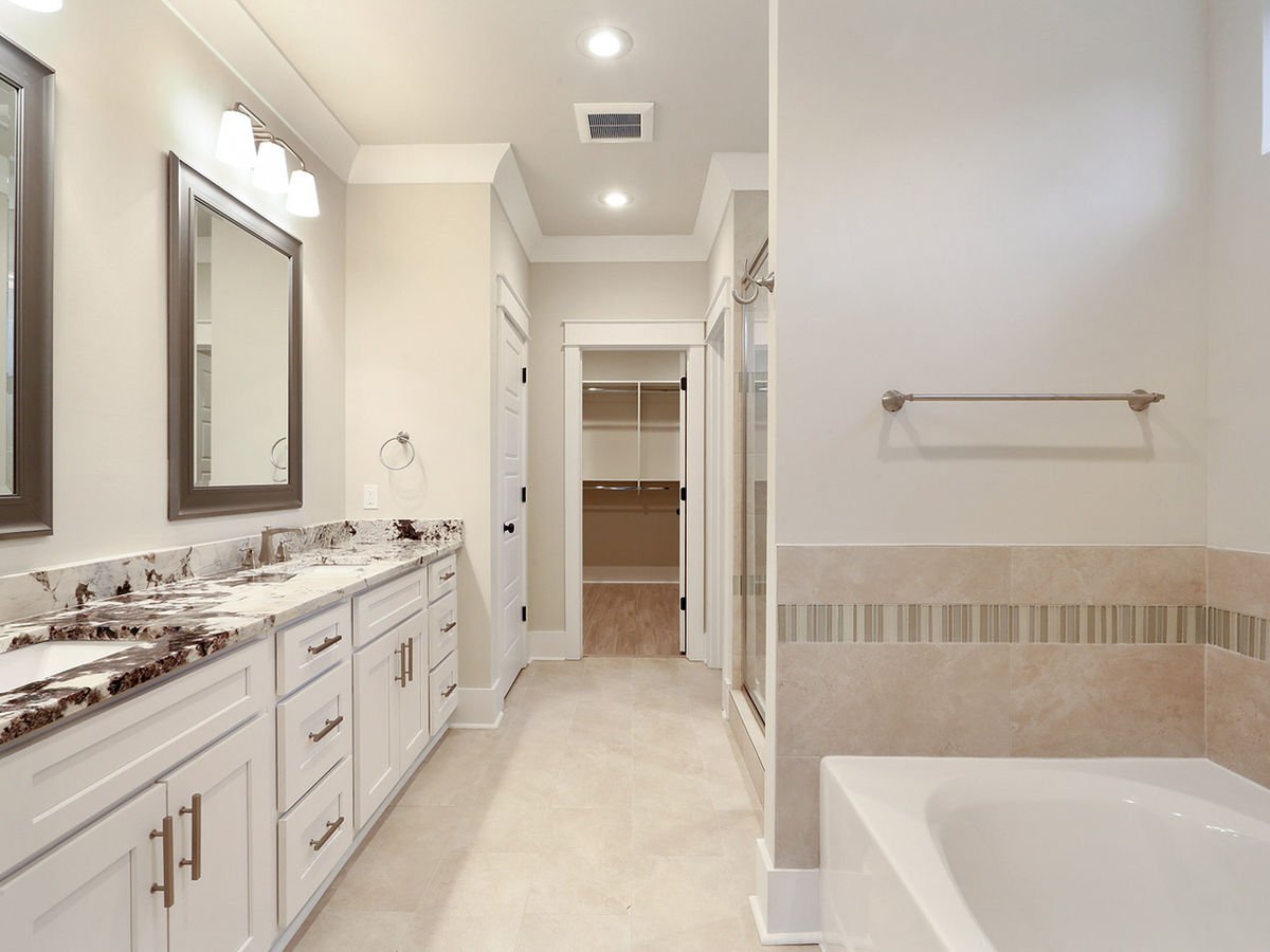 White Shaker kitchen cabinets, photo 15