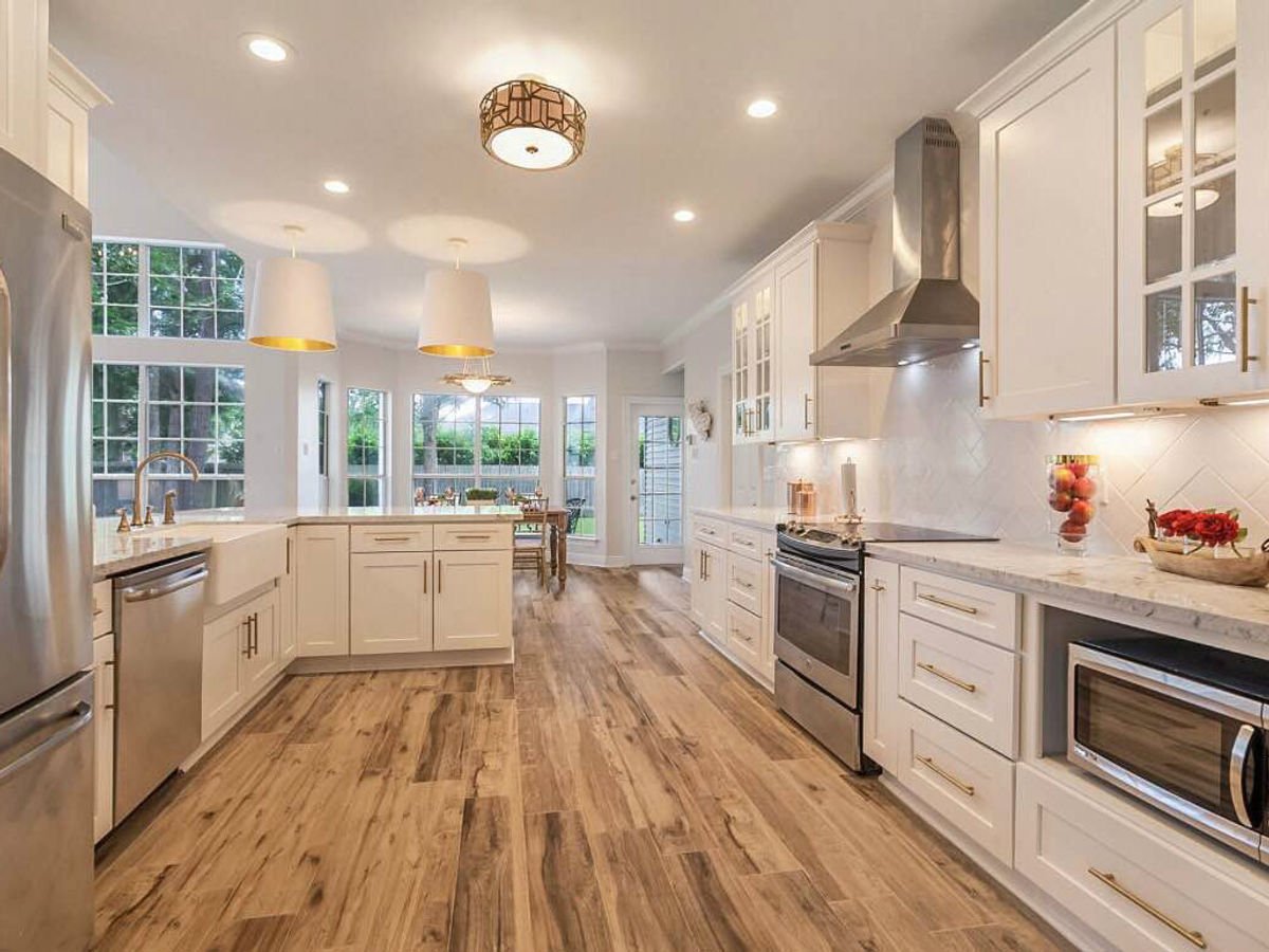 White Shaker kitchen cabinets, photo 16