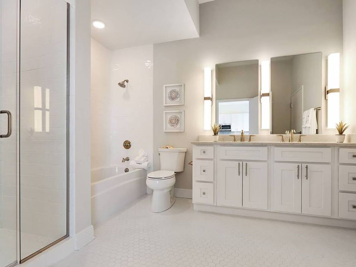 White Shaker kitchen cabinets, photo 18