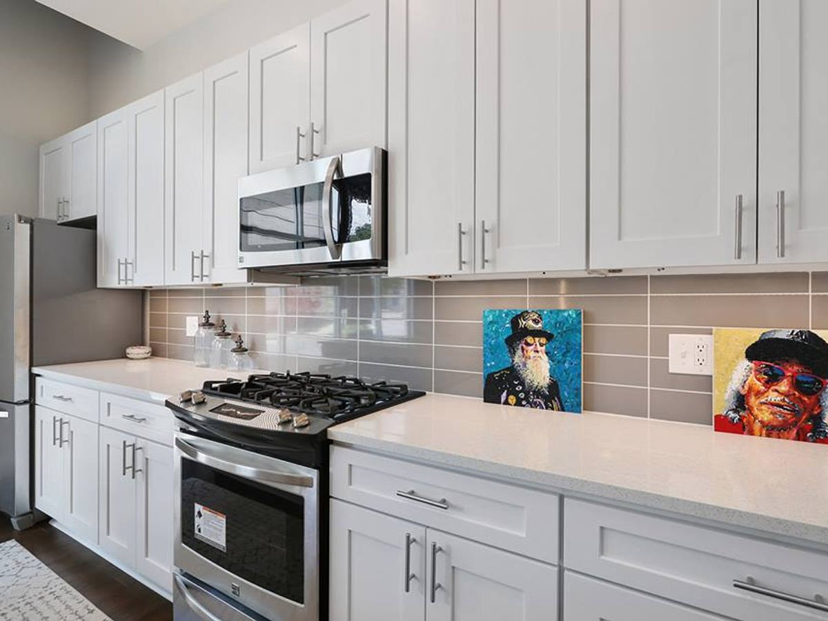 White Shaker kitchen cabinets, photo 20