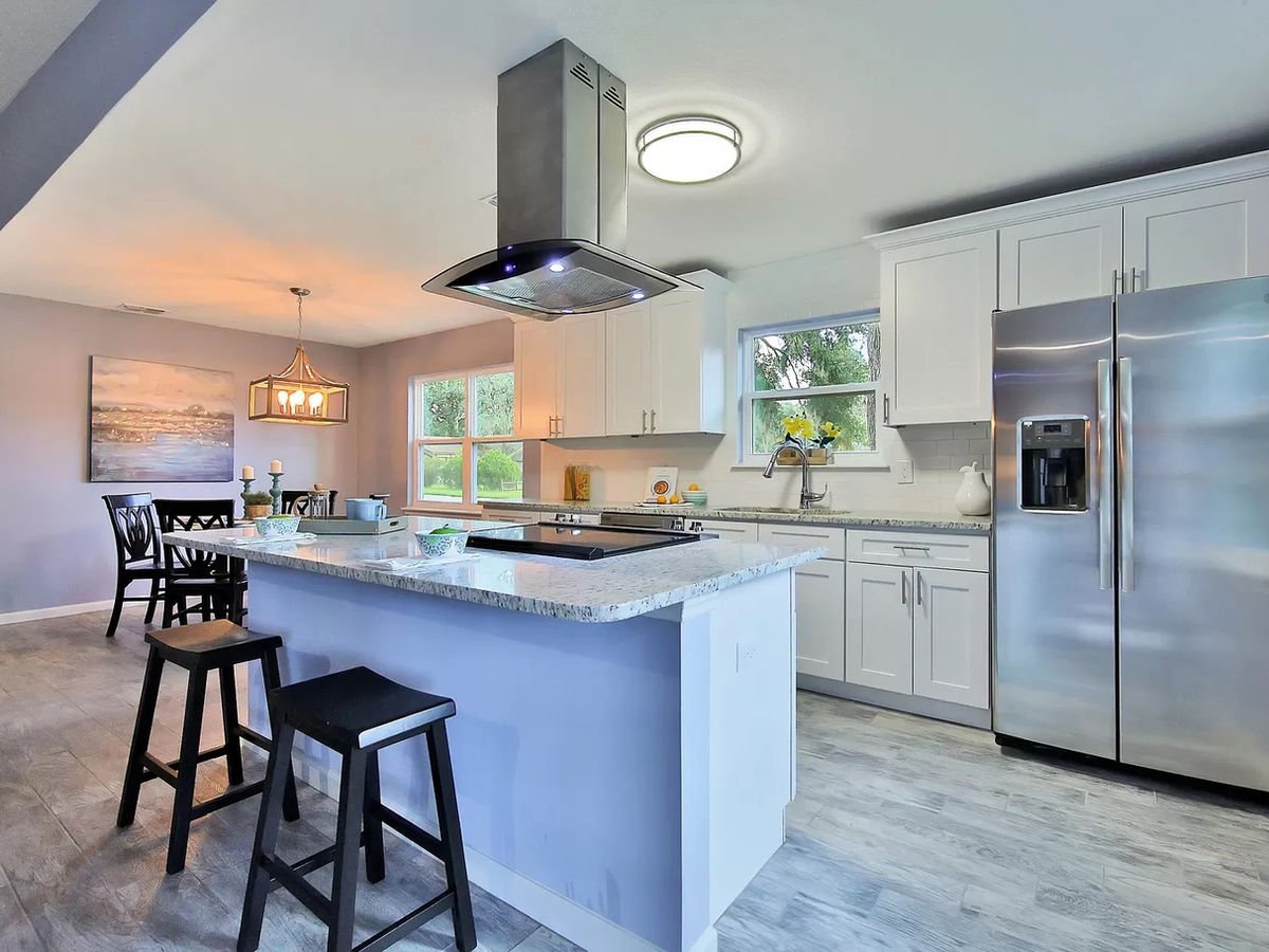 White Shaker kitchen cabinets, photo 24
