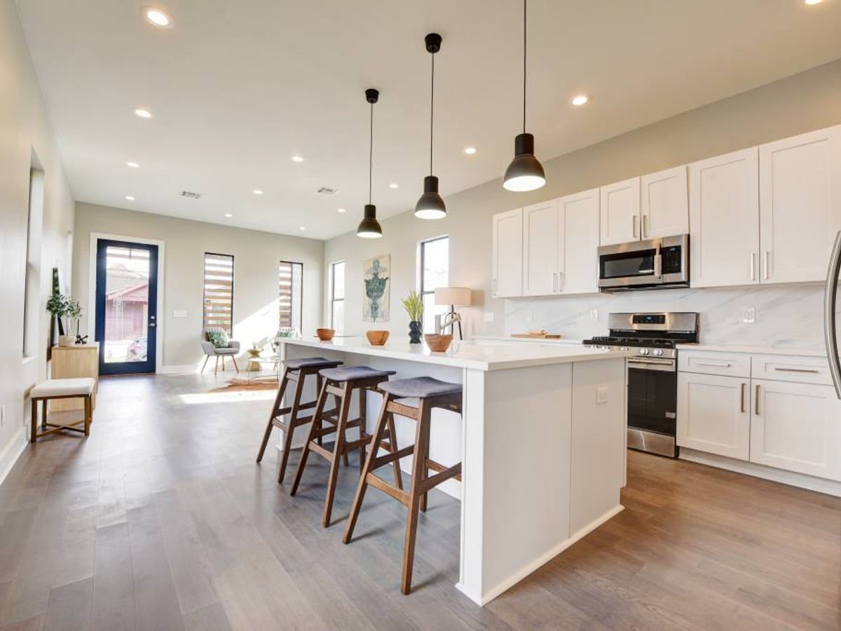 White Shaker kitchen cabinets, photo 26