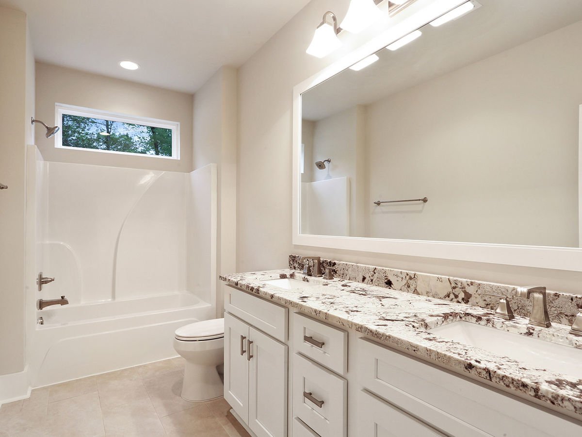 White Shaker kitchen cabinets, photo 9
